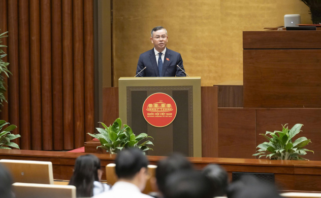 Bộ trưởng Bộ Tài chính trình bày Tờ trình về quyết toán ngân sách nhà nước năm 2024