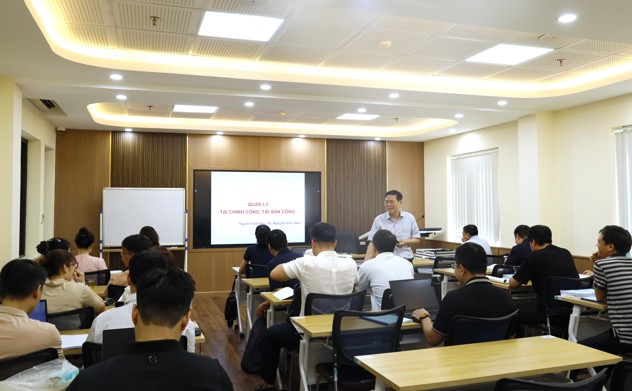 Tăng cường bồi dưỡng kiến thức về quản lý tài chính công, tài sản công 