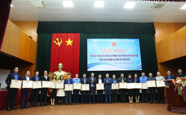 Đoàn Thanh niên KTNN nhận Bằng khen của Trung ương Đoàn Thanh niên cộng sản Hồ Chí Minh
