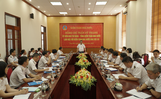Ủy viên BCH Trung ương Đảng, Tổng Kiểm toán nhà nước Trần Sỹ Thanh làm việc với KTNN khu vực VII