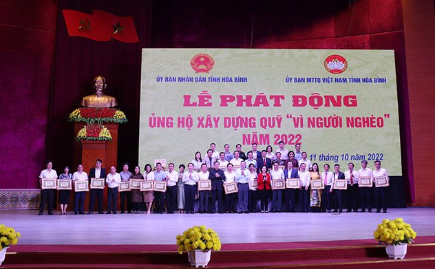 Phó Tổng Kiểm toán nhà nước phụ trách Kiểm toán nhà nước Ngô Văn Tuấn tham gia Lễ Phát động Tháng cao điểm ủng hộ xây dựng Quỹ "Vì người nghèo” năm 2022 tỉnh Hoà Bình