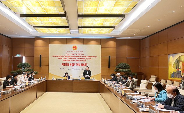 Hoàn thiện cơ chế kiểm soát quyền lực, “lợi ích nhóm” trong xây dựng pháp luật