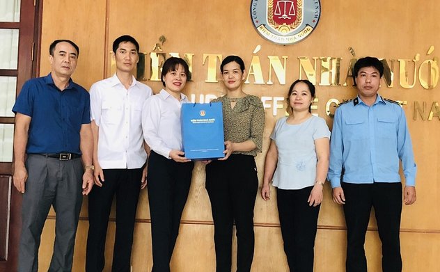 Công đoàn Kiểm toán nhà nước tặng quà công đoàn viên khó khăn nhân “Tháng Công nhân năm 2020”