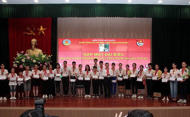 Tổng Kiểm toán nhà nước gặp mặt Đoàn đại biểu Đại hội Cháu ngoan Bác Hồ tỉnh Nghệ An lần thứ XII