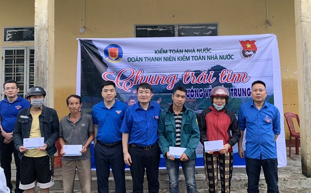 Đoàn Thanh niên Kiểm toán nhà nước hướng về miền Trung