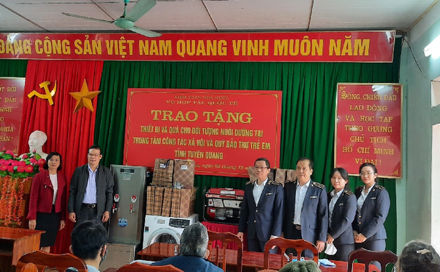 Công đoàn Vụ Hợp tác quốc tế tổ chức chương trình Chia sẻ yêu thương tại Tuyên Quang nhân Ngày quốc tế Người khuyết tật 03/12/2020