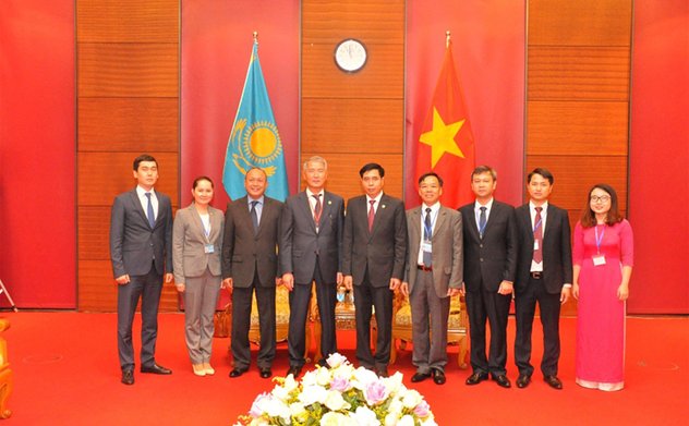 Phó Tổng Kiểm toán nhà nước Việt Nam Nguyễn Tuấn Anh tiếp song phương Phó Tổng Kiểm toán nhà nước Cộng hòa Kazakhstan