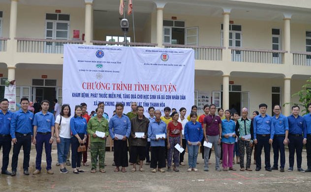 Đoàn thanh niên Kiểm toán nhà nước trao quà từ thiện tại tỉnh Thanh Hóa và Hòa Bình