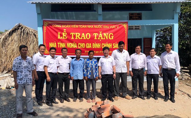Kiểm toán nhà nước khu vực V tặng nhà tình nghĩa cho gia đình có công với cách mạng tại huyện Hồng Dân, tỉnh Bạc Liêu