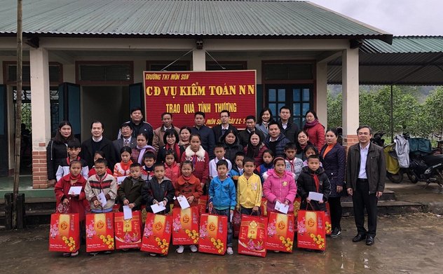 Công đoàn Vụ Tổ chức cán bộ trao nhà tình nghĩa tại Con Cuông, Nghệ An nhân dịp Xuân 2019