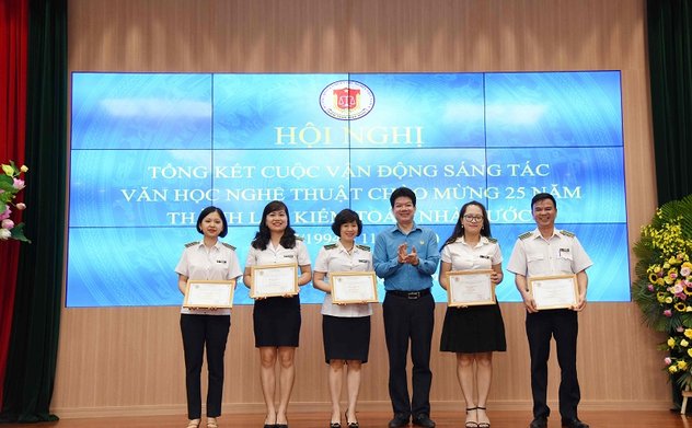 Công đoàn KTNN trao giải sáng tác văn học nghệ thuật chào mừng 25 năm thành lập Kiểm toán nhà nước  