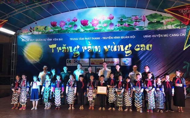 Chi đoàn KTNN chuyên ngành Ia tổ chức chương trình “Trăng rằm vùng cao” tại tỉnh Yên Bái