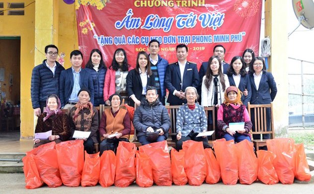 Chi đoàn Thanh niên KTNN chuyên ngành II thăm các cụ già trại phong Minh Phú, Hà Nội