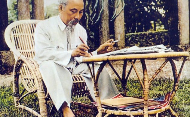 Hồ Chí Minh “trọn đời hy sinh cho nhân dân, cho thế giới hòa bình”