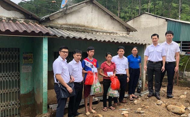 Đoàn Thanh niên KTNN trao quà ủng hộ nhân dân vùng lũ xã Phúc Than, huyện Than Uyên, tỉnh Lai Châu