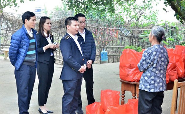 KTNN Chuyên ngành Ia thăm, tặng quà cho bệnh nhi nghèo tại Bệnh viện Nhi Trung ương